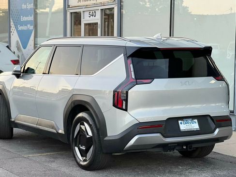 Used 2024 Kia EV9 Wind image 3