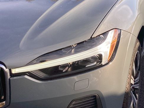 Certified 2022 Volvo XC60 B5 Inscription w/ Climate Package image 6