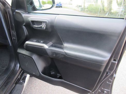 Used 2021 Toyota Tacoma Limited image 14