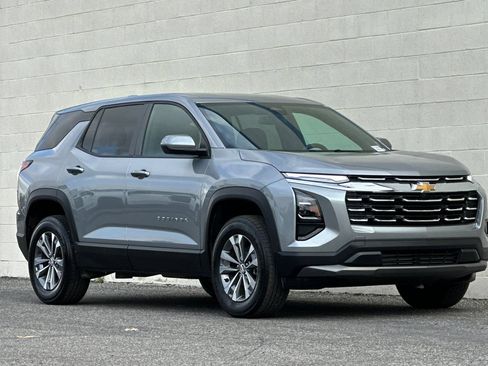 Certified 2026 Chevrolet Equinox LT FWD image 2