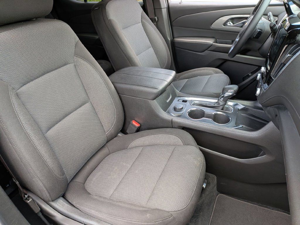 Used 2023 Chevrolet Traverse LT FWD image 29