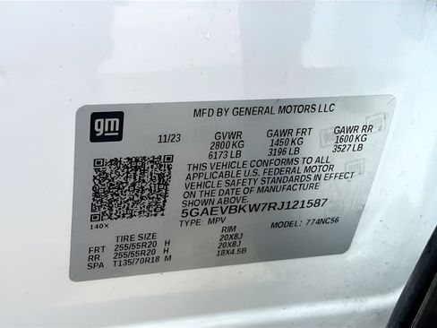 Used 2024 Buick Enclave Premium AWD/4WD image 32