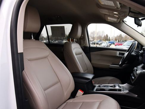 Used 2022 Ford Explorer XLT w/ Equipment Group 202A image 16