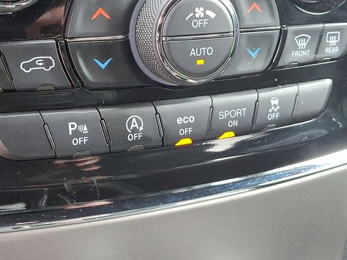 Used 2021 Jeep Grand Cherokee Laredo X image 26