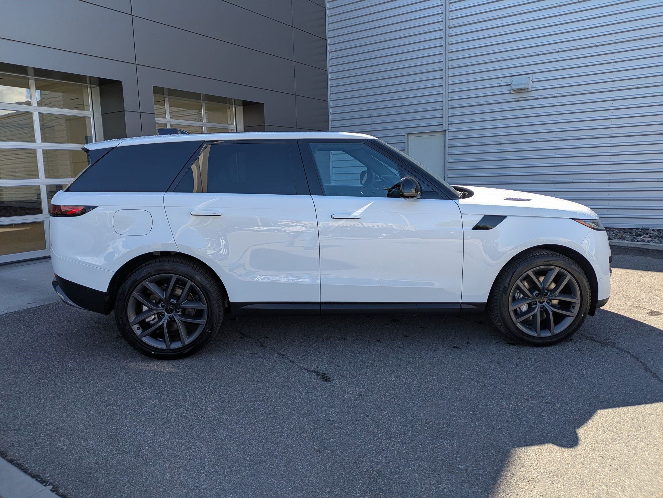 New 2026 Land Rover Range Rover Sport SE AWD/4WD image 4