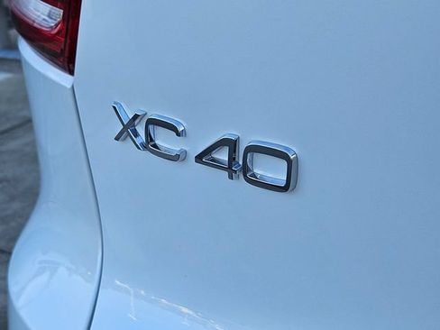 Certified 2024 Volvo XC40 B5 Ultimate w/ Protection Package Premier AWD/4WD image 10