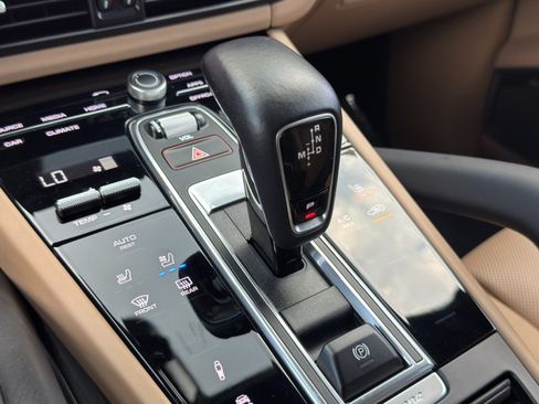 Used 2020 Porsche Cayenne Turbo AWD/4WD image 34