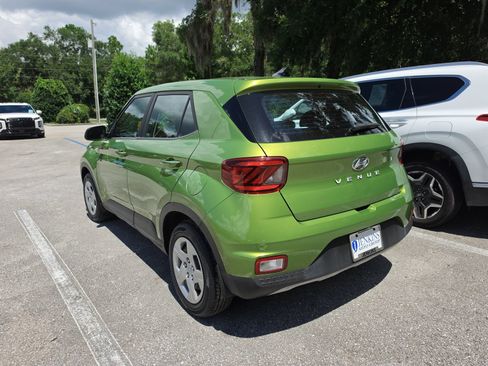 Used 2020 Hyundai Venue SE FWD image 5
