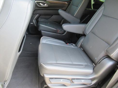 Used 2021 Chevrolet Tahoe Premier w/ Premium Package image 32