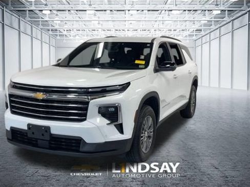 Used 2024 Chevrolet Traverse LT w/ Enhanced Driving Package FWD image 5