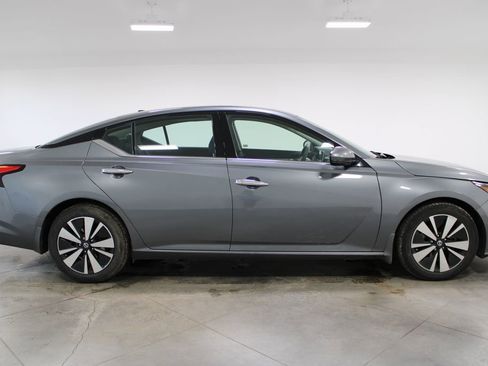 Used 2019 Nissan Altima 2.5 SV image 9