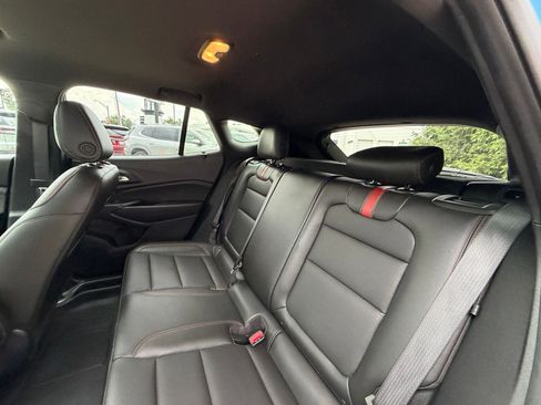 Used 2024 Chevrolet Trax RS w/ Sunroof Package FWD image 32