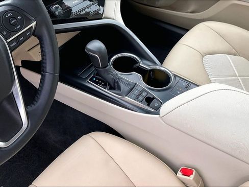 Used 2018 Toyota Camry XLE image 20