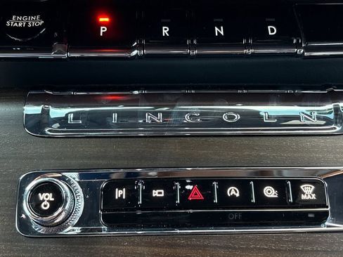 Used 2025 Lincoln Aviator Reserve AWD/4WD image 13