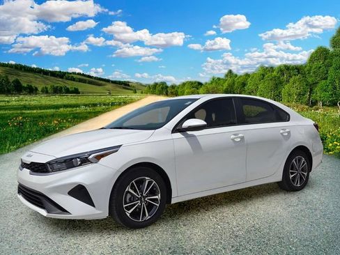 Used 2024 Kia Forte LXS w/ LXS Technology Package FWD image 2