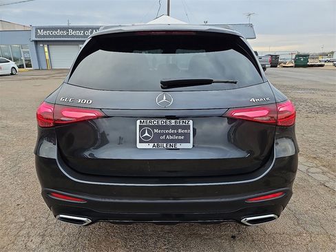 Used 2024 Mercedes-Benz GLC 300 4MATIC image 6