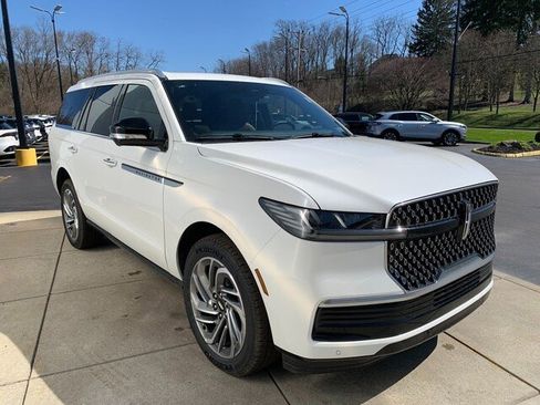 New 2026 Lincoln Navigator Reserve AWD/4WD image 16