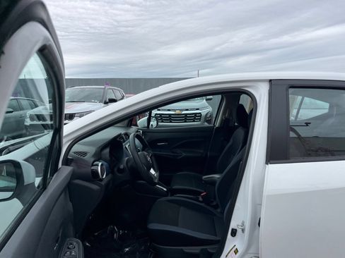 Used 2025 Nissan Versa SV FWD image 26