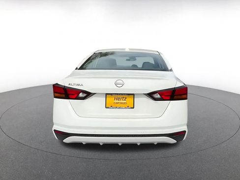 Used 2025 Nissan Altima 2.5 SV FWD image 12