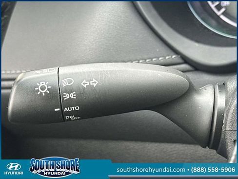 Used 2023 Toyota Venza LE image 24