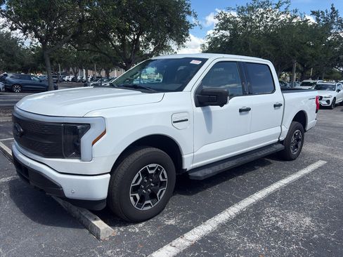 Used 2023 Ford F150 Lightning XLT AWD/4WD image 3