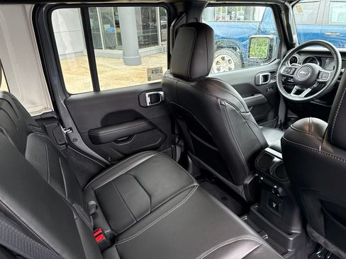 Used 2021 Jeep Wrangler Unlimited Sahara w/ Cold Weather Group AWD/4WD image 39