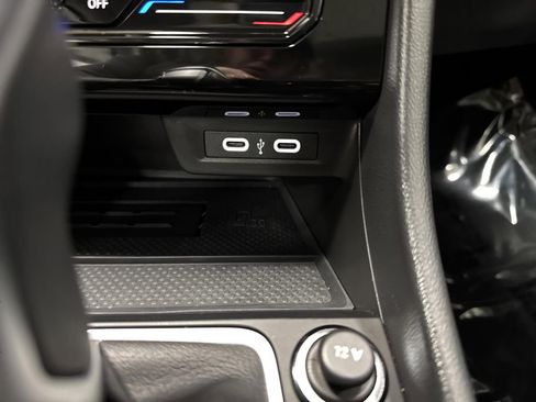 Used 2025 Volkswagen Jetta SE w/ Sunroof Package image 23