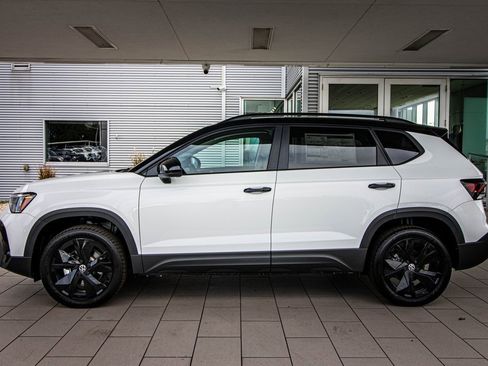 New 2026 Volkswagen Taos SE image 12