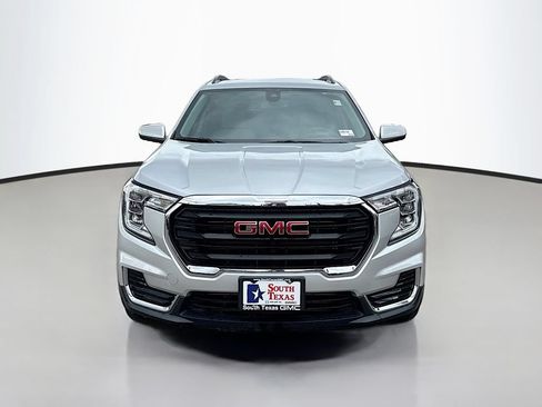 Used 2022 GMC Terrain SLE w/ Driver Convenience Package FWD image 2