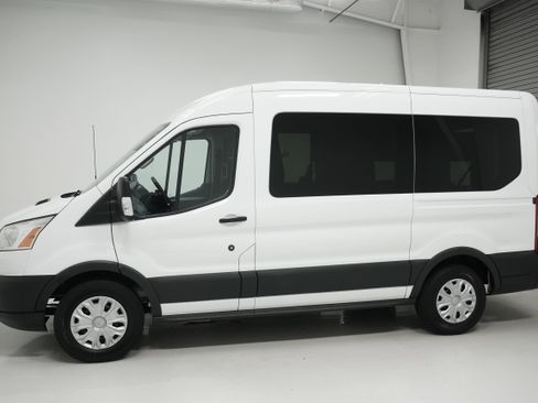 Used 2017 Ford Transit 150 XLT image 5