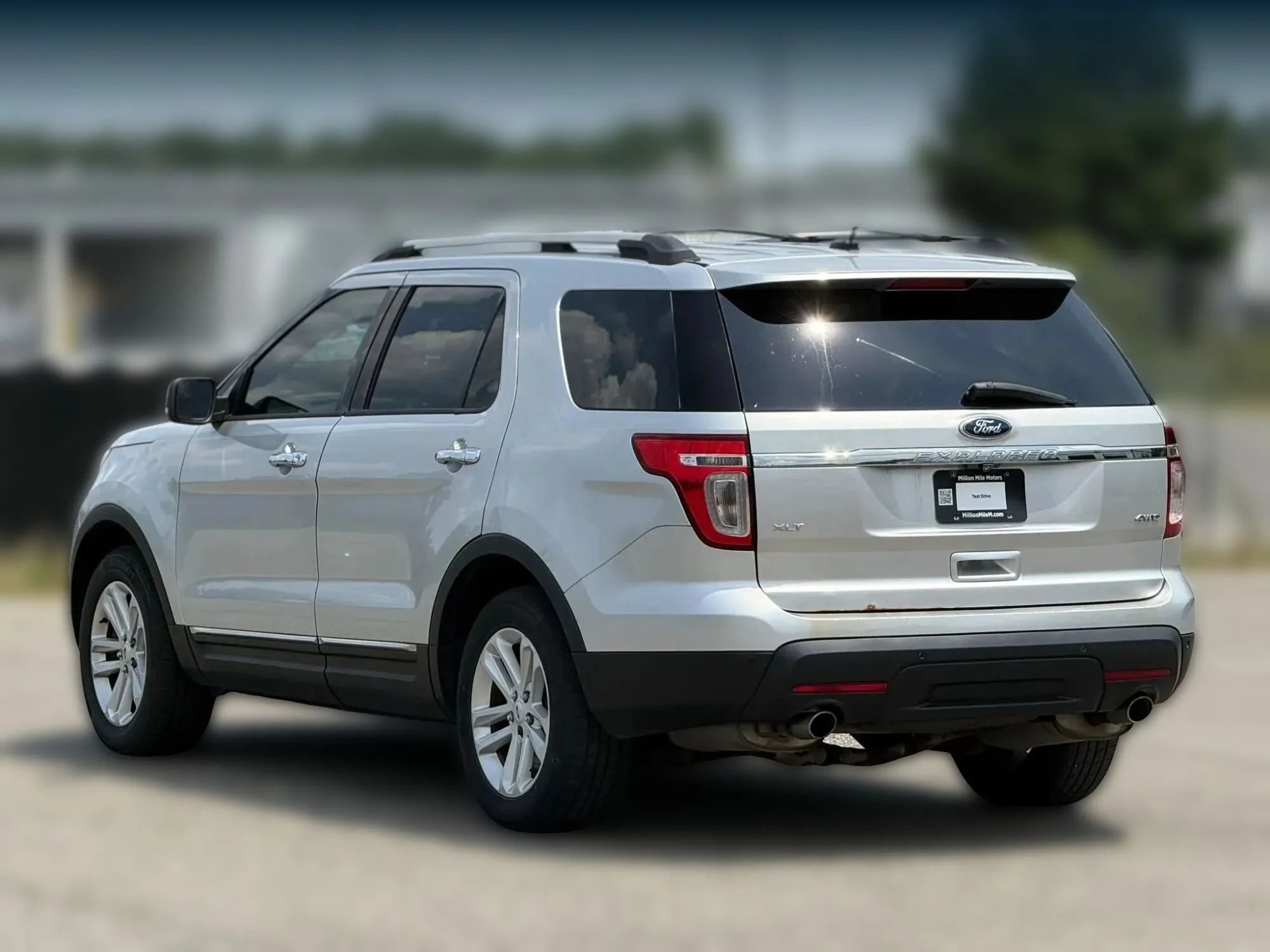 Used 2015 Ford Explorer XLT w/ Equipment Group 201A AWD/4WD image 10