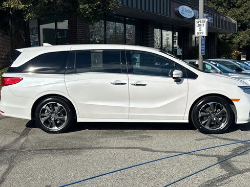 Used 2024 Honda Odyssey Elite image 3