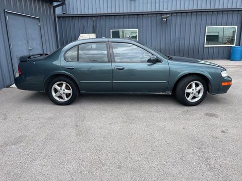 Used 1997 Nissan Maxima GLE FWD image 4