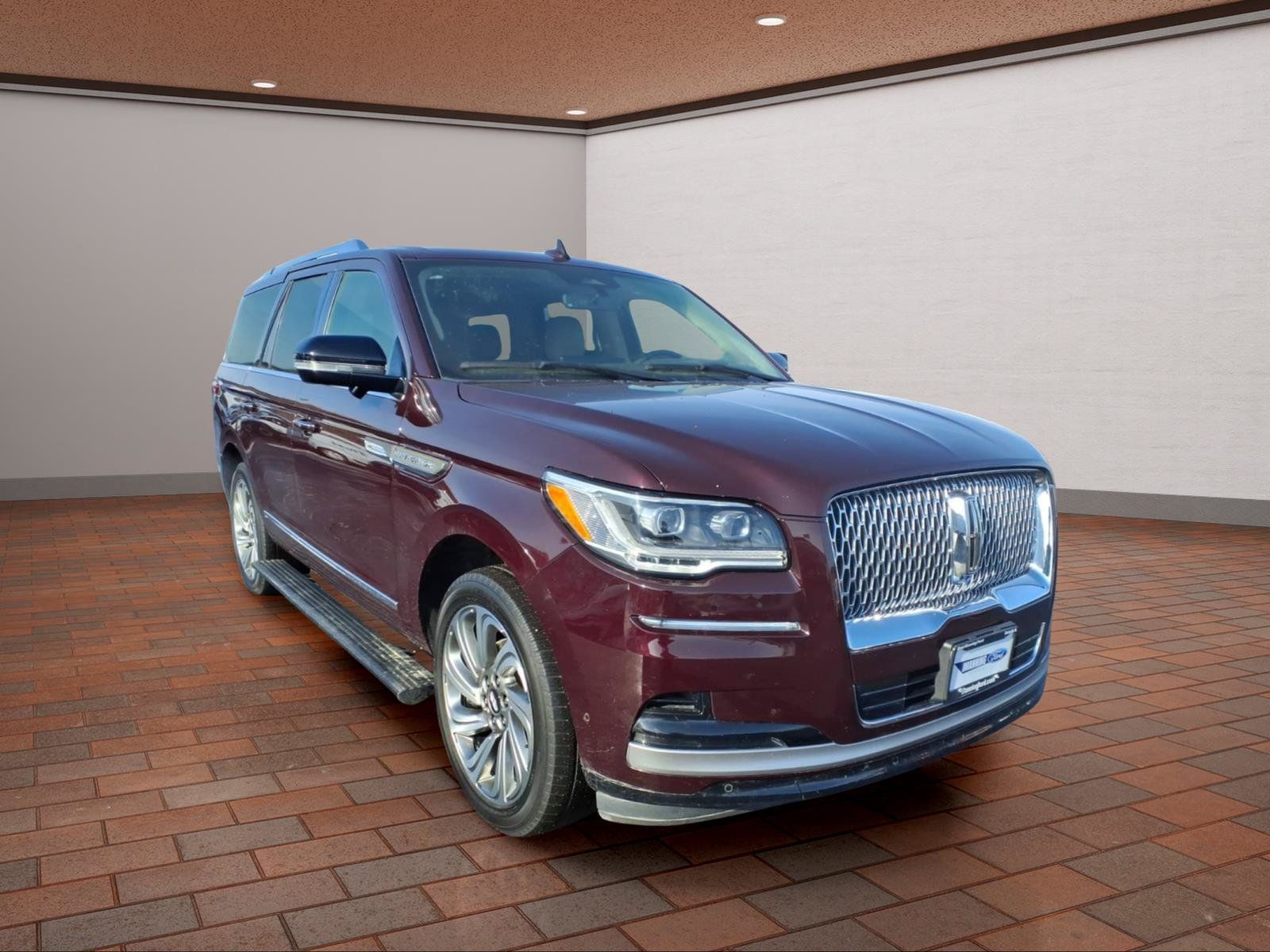 Used 2023 Lincoln Navigator Reserve AWD/4WD image 2