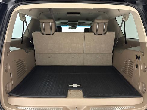Used 2018 Chevrolet Suburban Premier image 13
