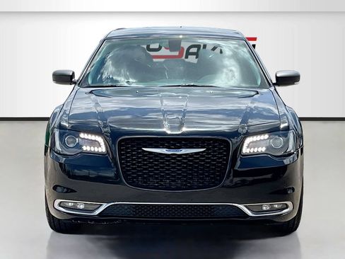 Used 2021 Chrysler 300 Touring L RWD image 2