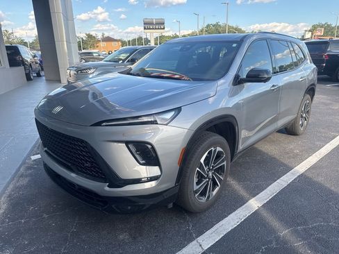 Used 2025 Buick Enclave Sport Touring w/ Power Package image 4