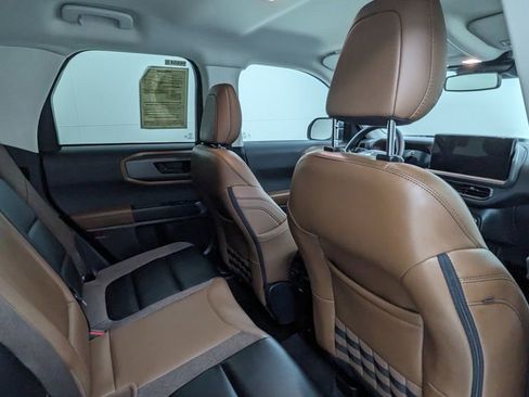 Certified 2025 Ford Bronco Sport Outer Banks w/ Outer Banks Tech Package+ AWD/4WD image 37