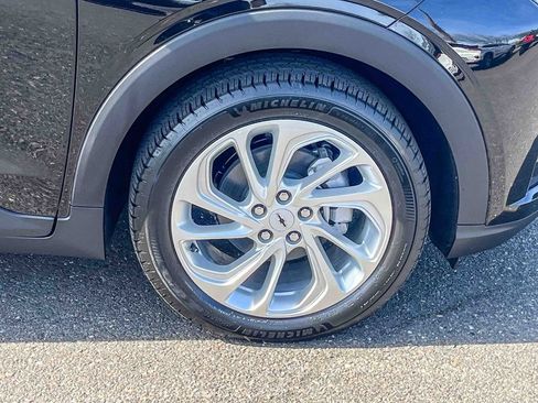 New 2027 Chevrolet Bolt LT w/ Comfort Package image 9