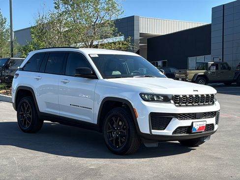 New 2026 Jeep Grand Cherokee Altitude AWD/4WD image 3