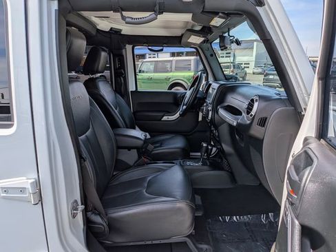 Used 2018 Jeep Wrangler Unlimited Sahara w/ Connectivity Group AWD/4WD image 18
