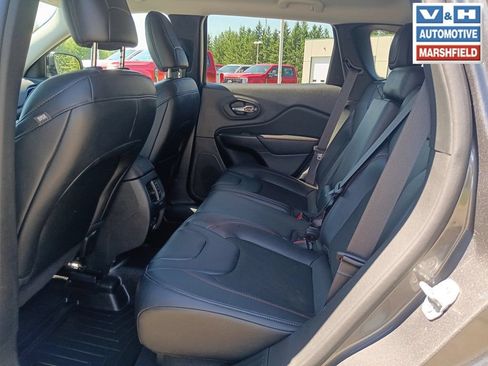 Used 2022 Jeep Cherokee Trailhawk w/ Trailer Tow Group AWD/4WD image 17
