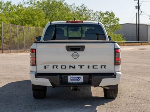 Used 2025 Nissan Frontier SV w/ SV Convenience Package RWD image 6