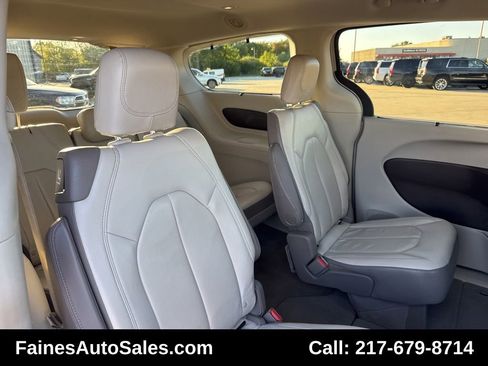 Used 2017 Chrysler Pacifica Touring-L image 54