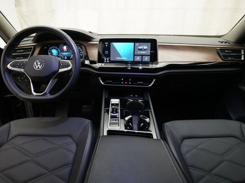 Used 2024 Volkswagen Atlas SE AWD/4WD image 5