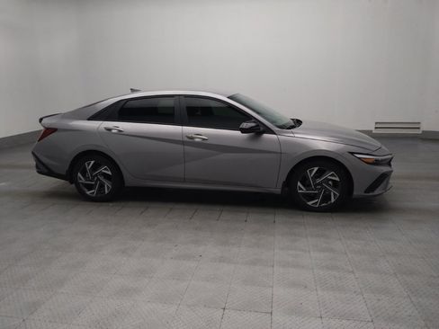 Used 2025 Hyundai Elantra Sport FWD image 11