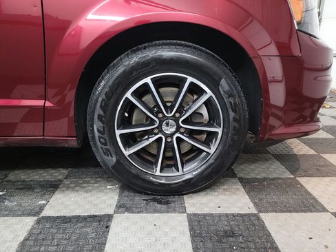 Used 2018 Dodge Grand Caravan GT image 27