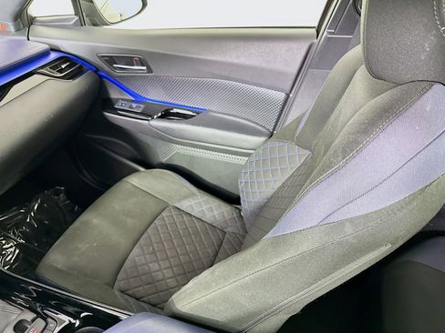 Used 2021 Toyota C-HR XLE image 22