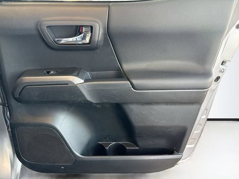 Used 2019 Toyota Tacoma TRD Sport w/ Technology Package RWD image 26