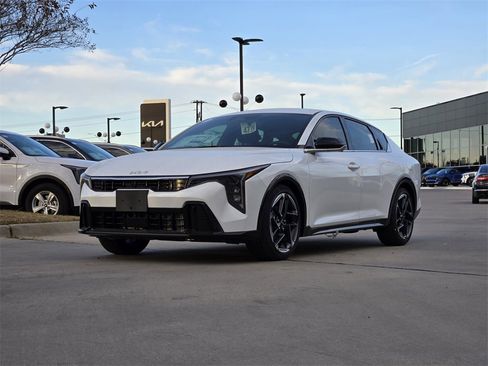 New 2025 Kia K4 GT-Line image 2